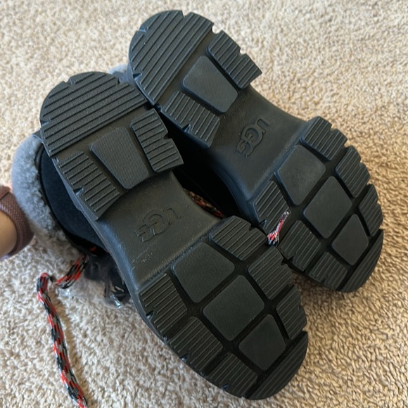 UGG fleece lined boots - Picture 3 of 4